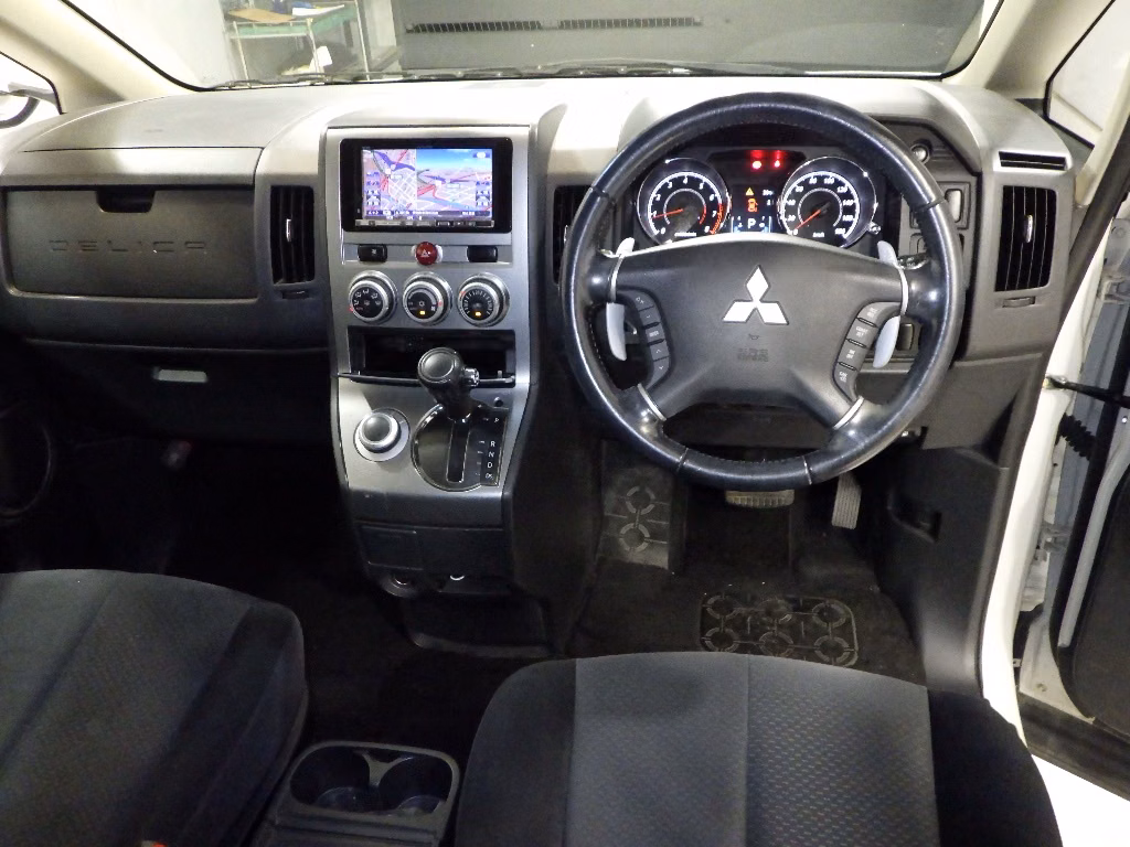 MITSUBISHI DELICA D:5