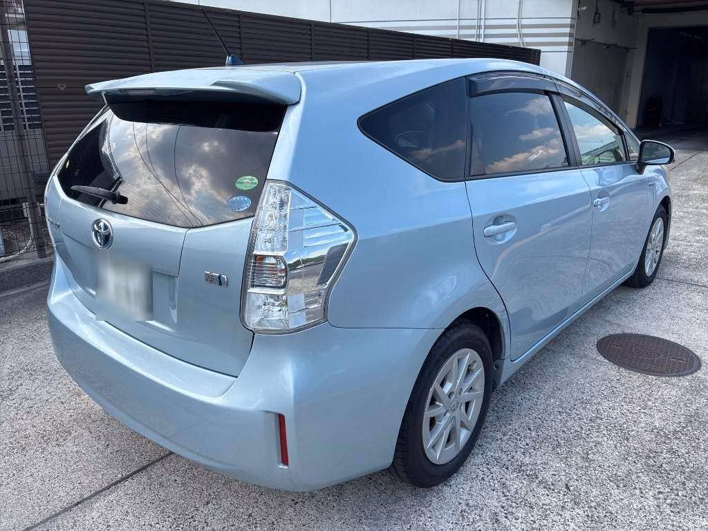 TOYOTA PRIUS ALPHA