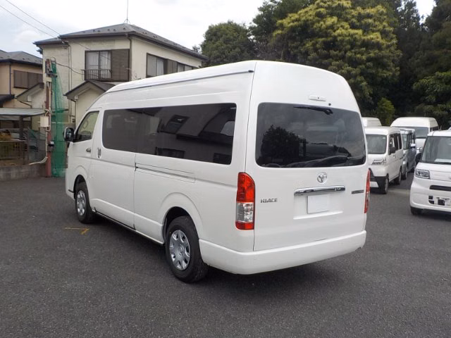 TOYOTA HIACE