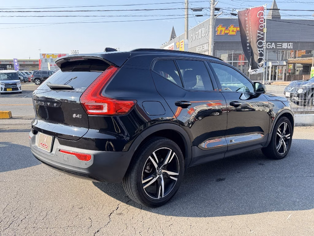 VOLVO XC40