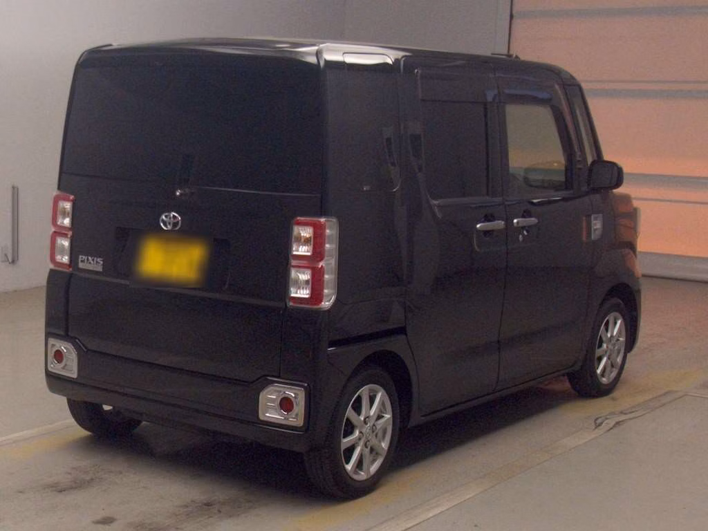 TOYOTA PIXIS MEGA