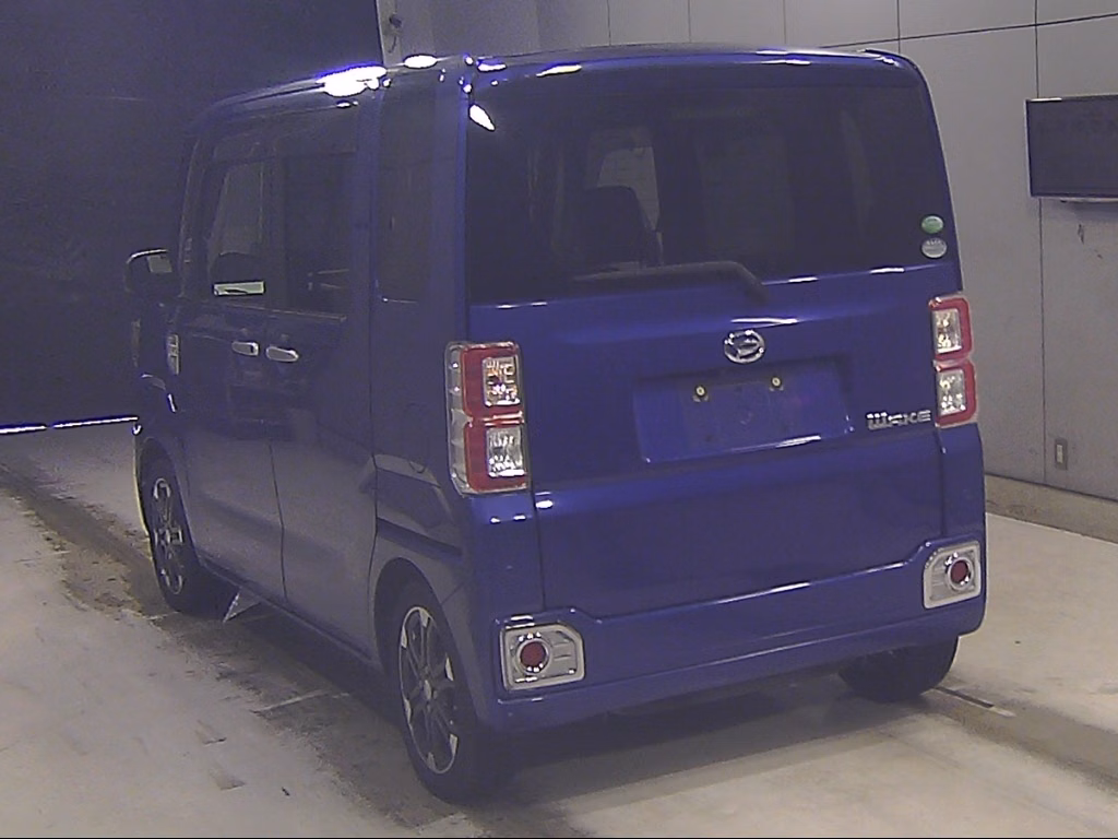 DAIHATSU WAKE