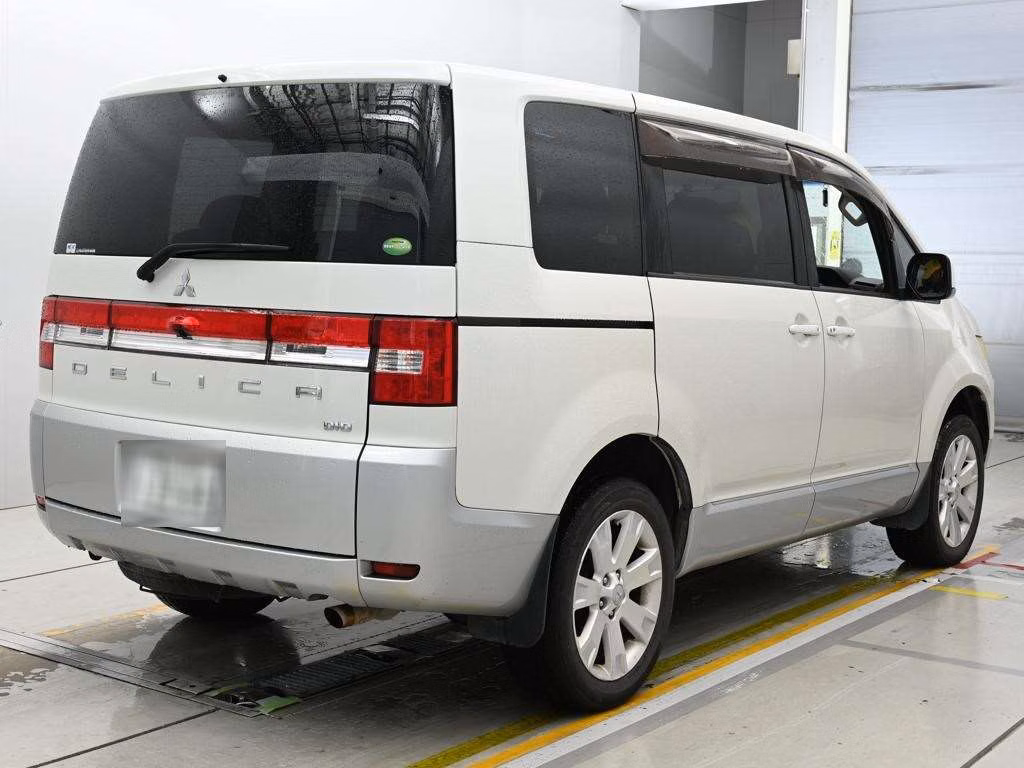 MITSUBISHI DELICA D:5