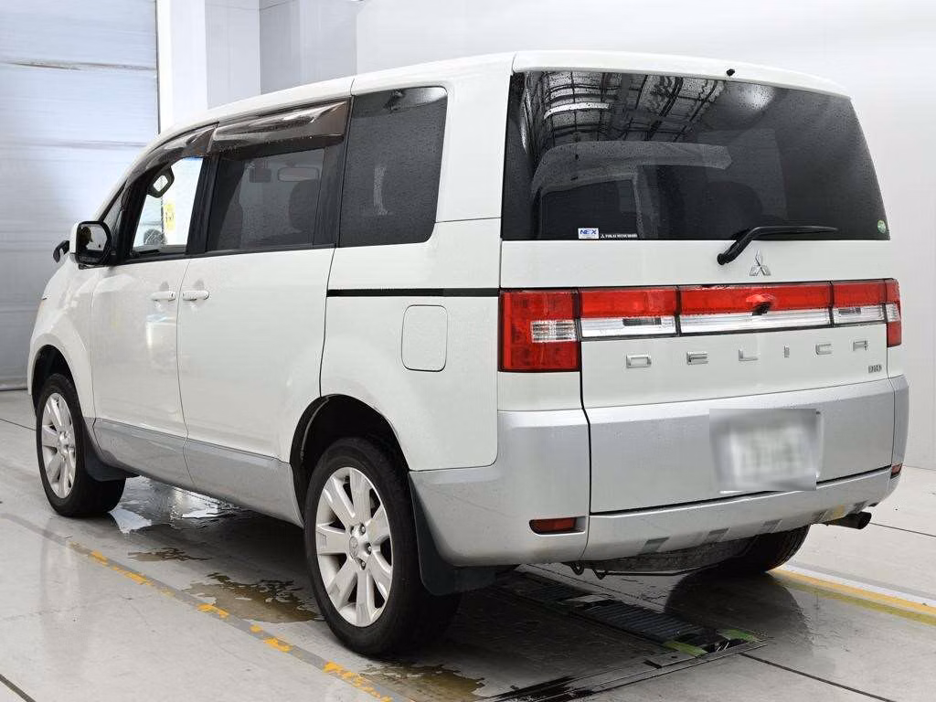 MITSUBISHI DELICA D:5