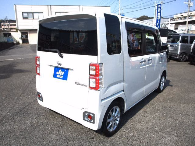 DAIHATSU WAKE