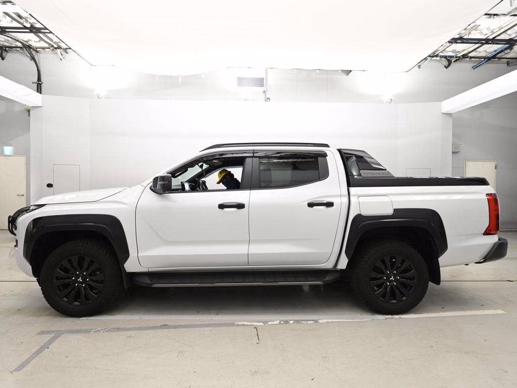 MITSUBISHI TRITON