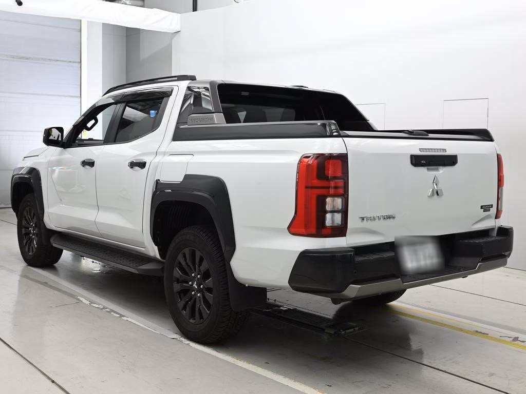 MITSUBISHI TRITON