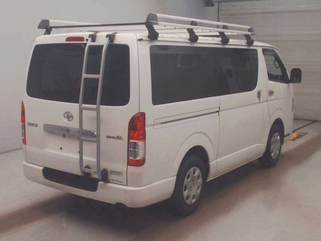 TOYOTA REGIUS ACE