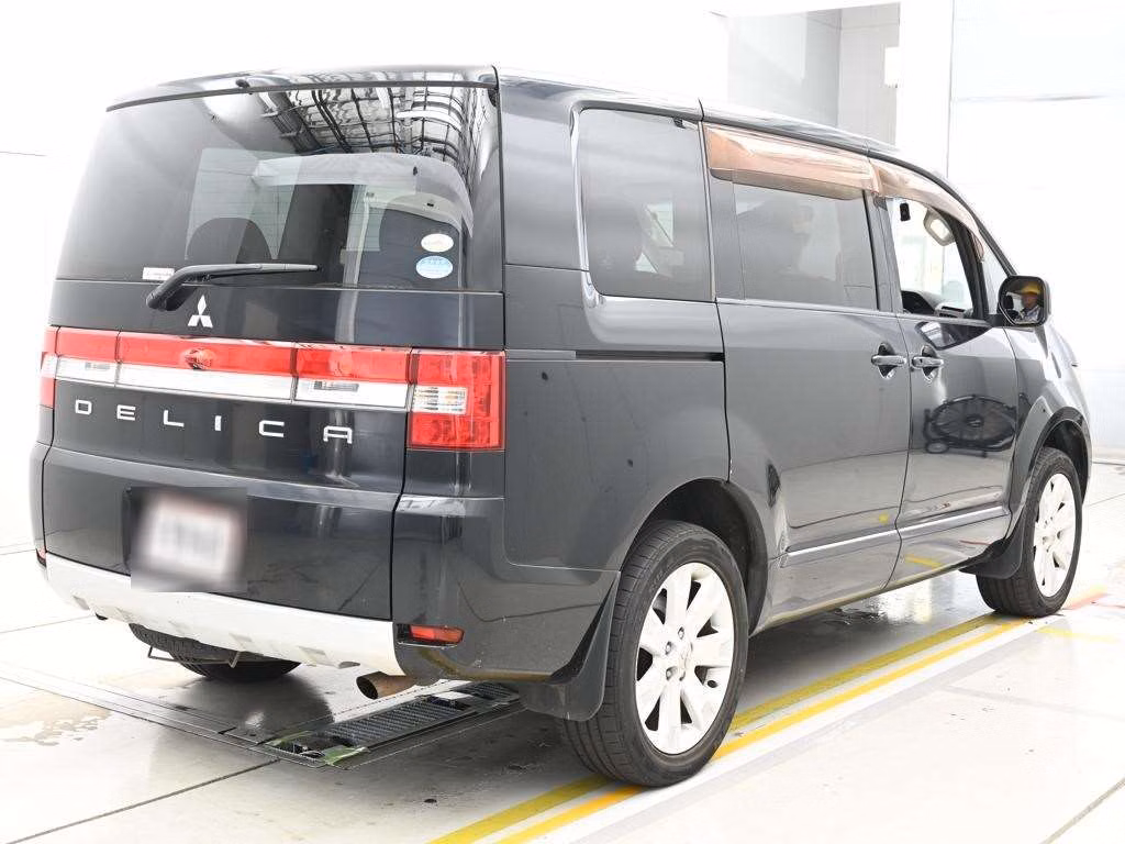 MITSUBISHI DELICA D:5