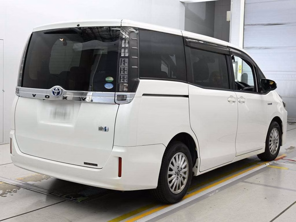 TOYOTA VOXY