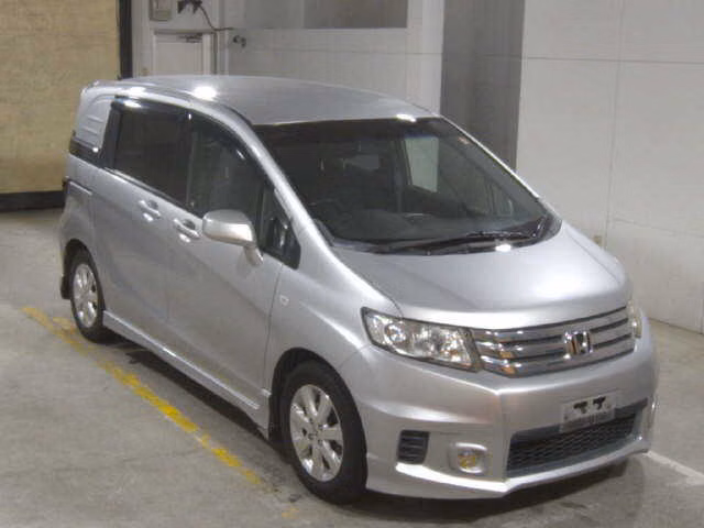 HONDA FREED SPIKE