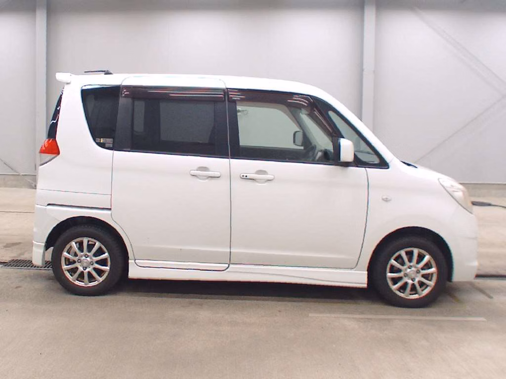 MITSUBISHI DELICA D:2