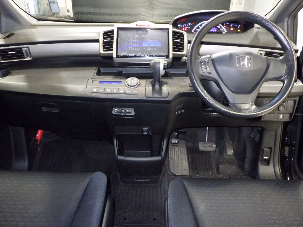 HONDA FREED SPIKE