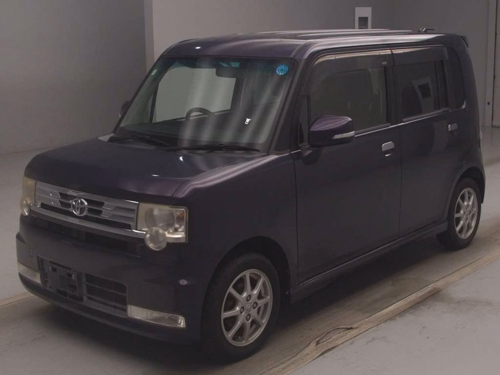 TOYOTA PIXIS SPACE
