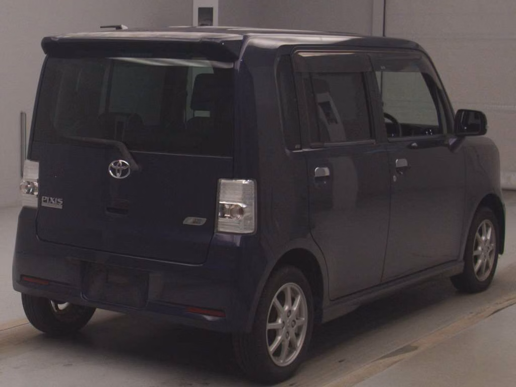 TOYOTA PIXIS SPACE