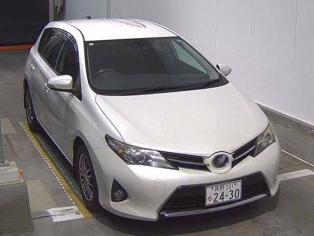 TOYOTA AURIS