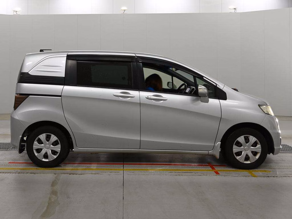 HONDA FREED SPIKE