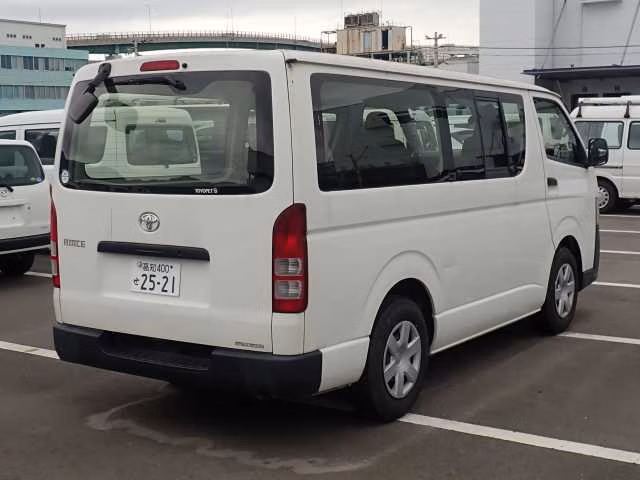 TOYOTA REGIUS ACE