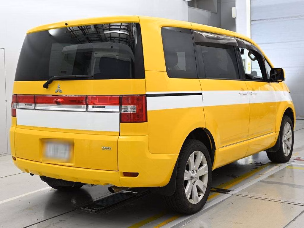 MITSUBISHI DELICA D:5