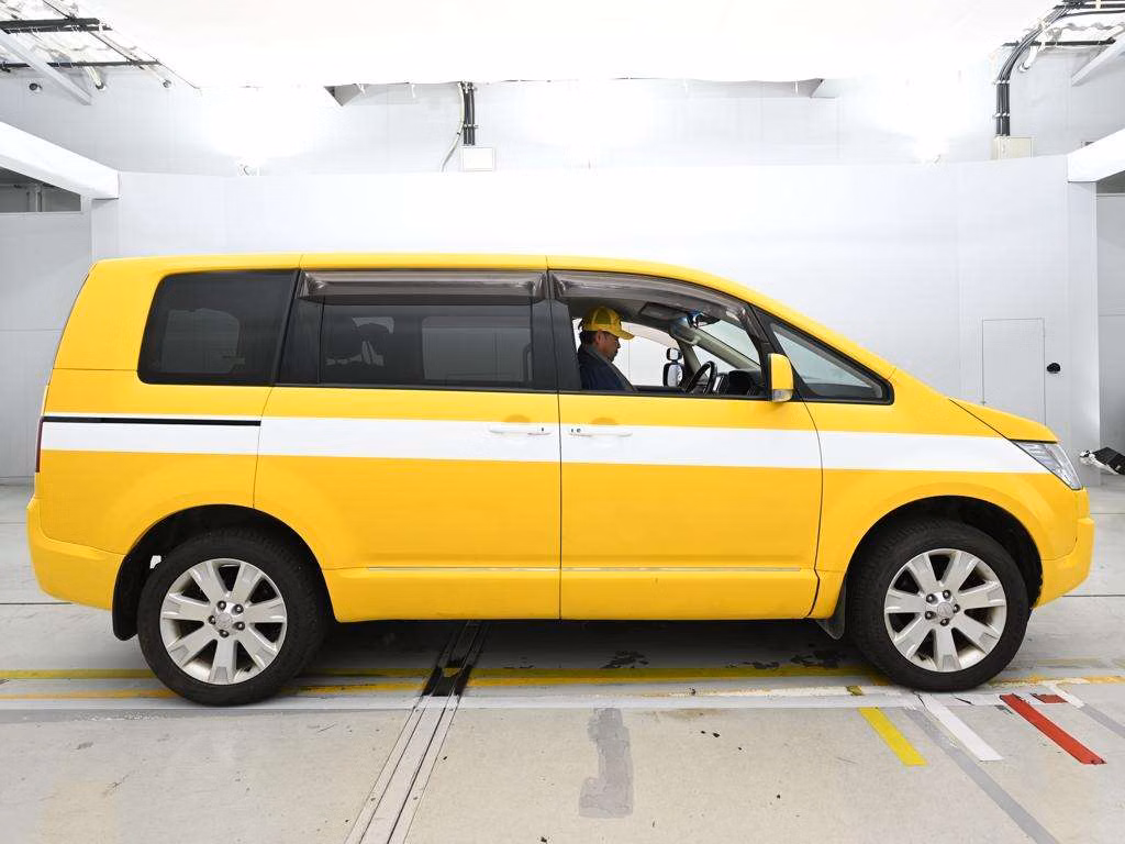 MITSUBISHI DELICA D:5