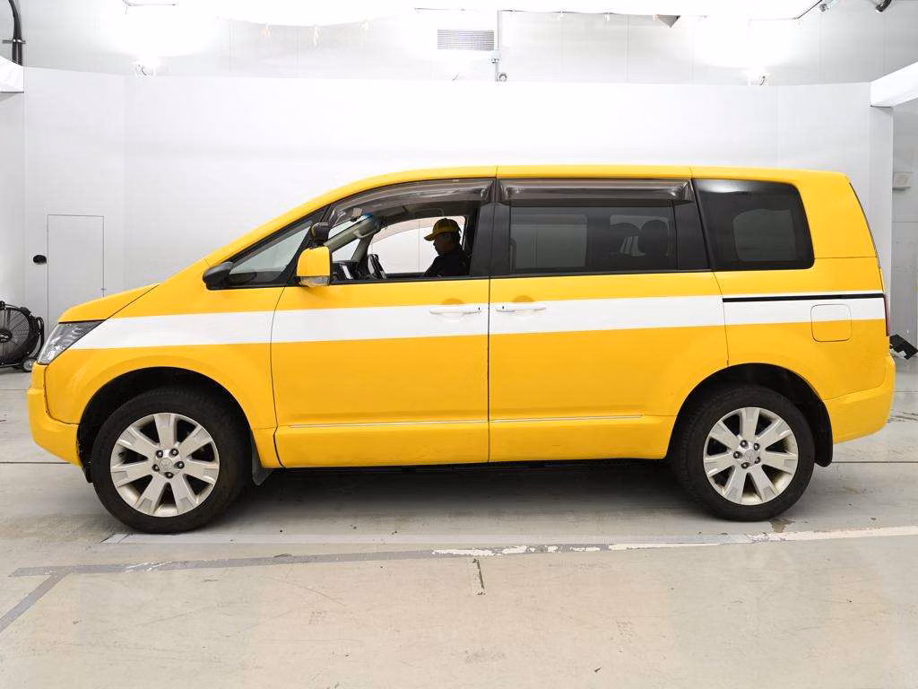 MITSUBISHI DELICA D:5