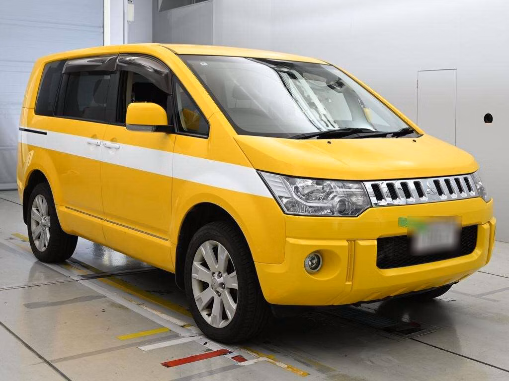 MITSUBISHI DELICA D:5