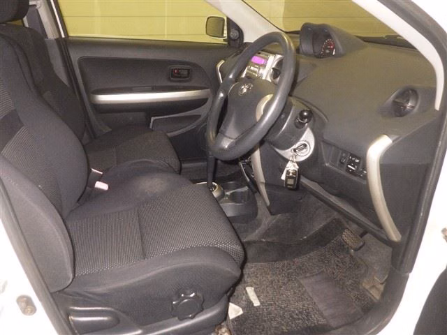 TOYOTA IST