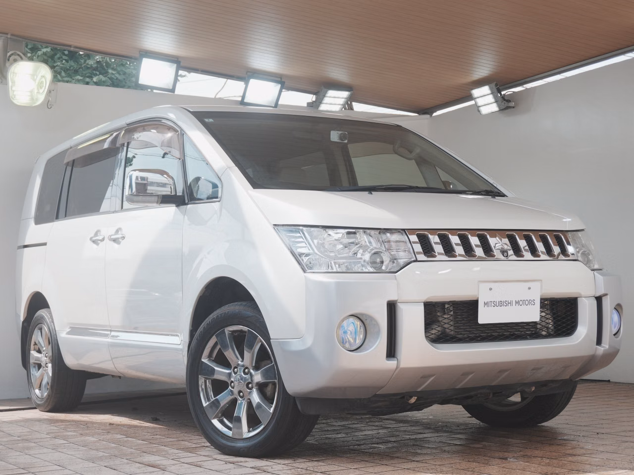 MITSUBISHI DELICA D:5