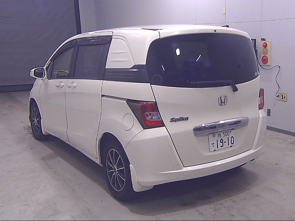HONDA FREED SPIKE