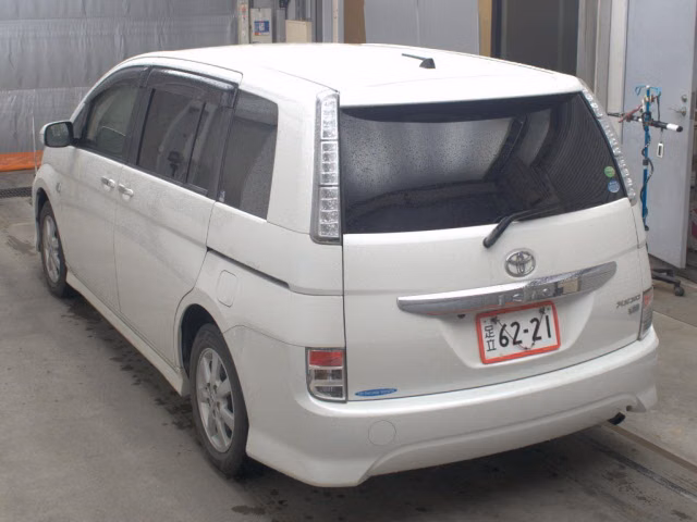 TOYOTA ISIS