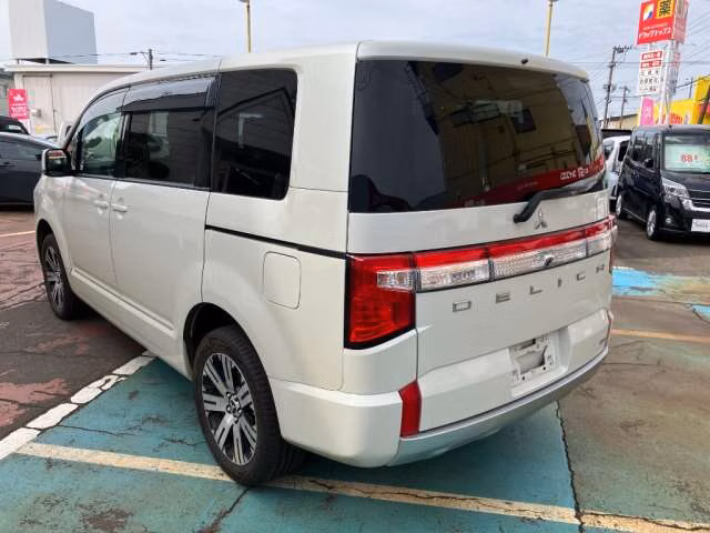 MITSUBISHI DELICA D:5