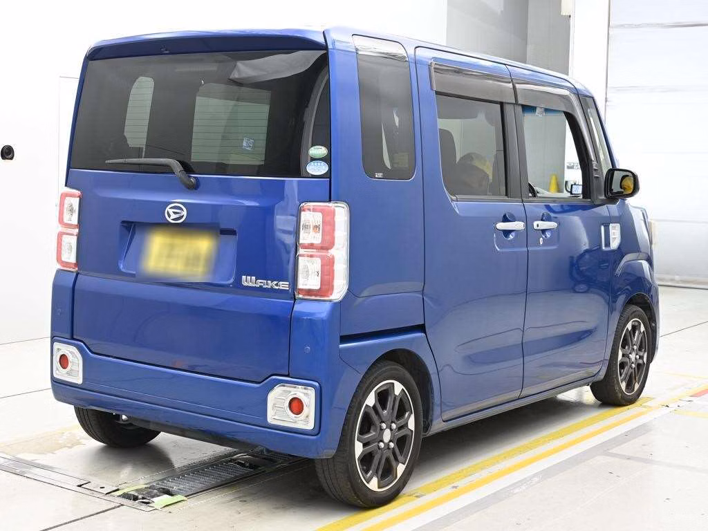 DAIHATSU WAKE