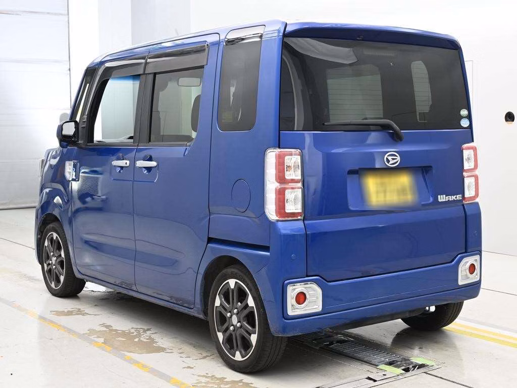 DAIHATSU WAKE