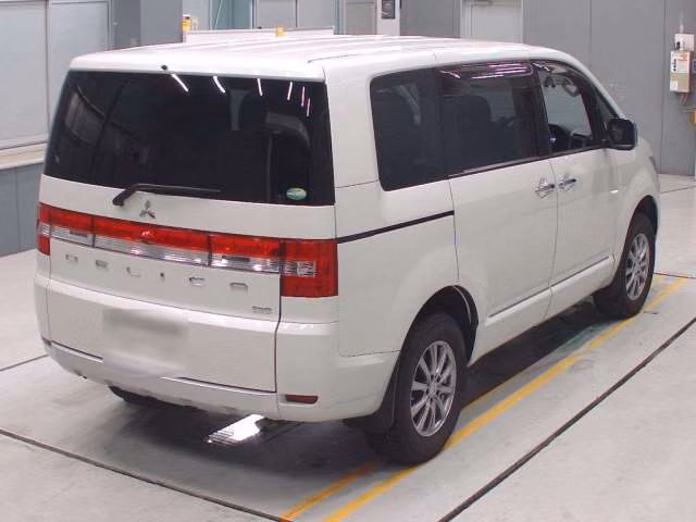 MITSUBISHI DELICA D:5