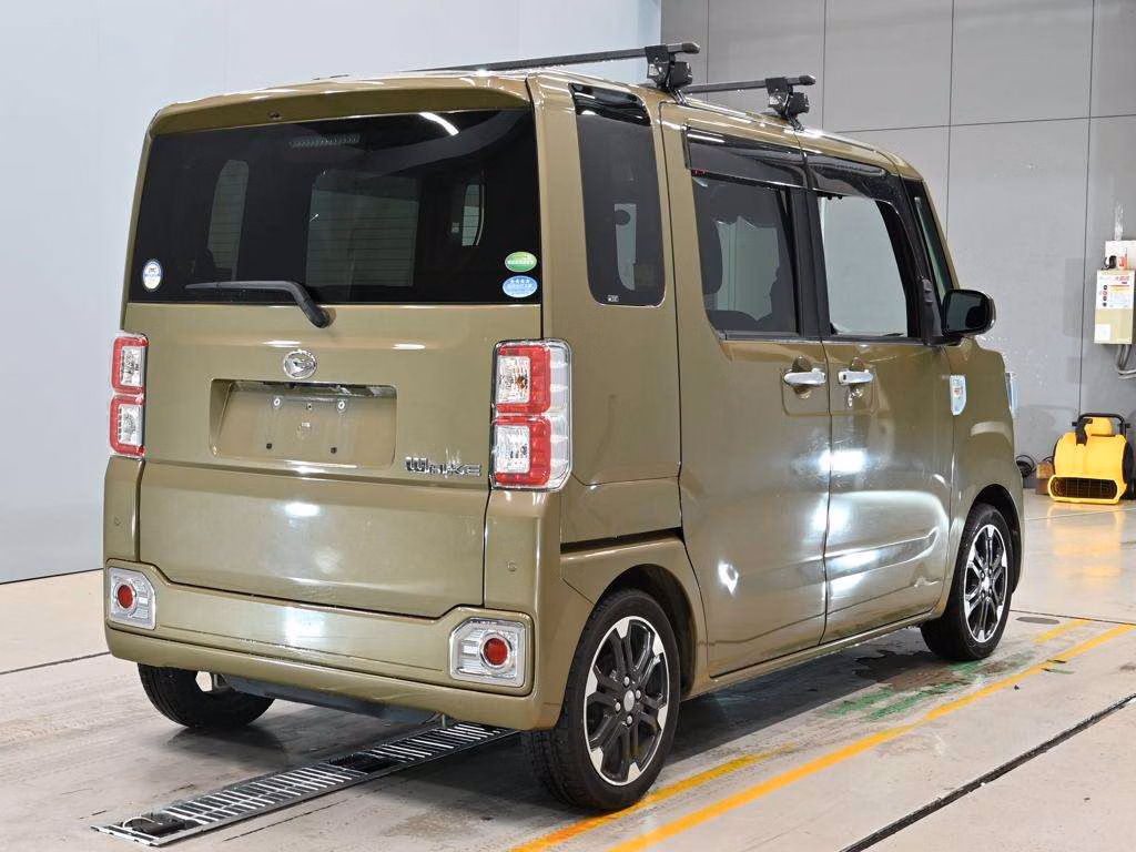 DAIHATSU WAKE