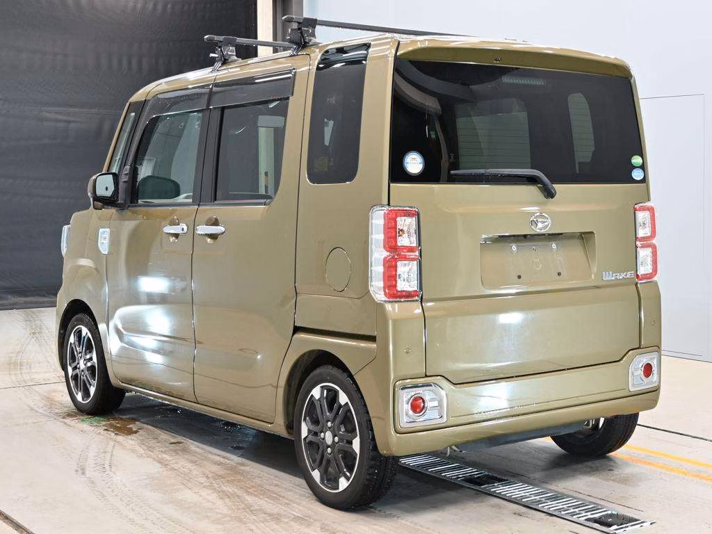 DAIHATSU WAKE