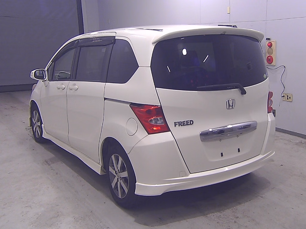 HONDA FREED SPIKE