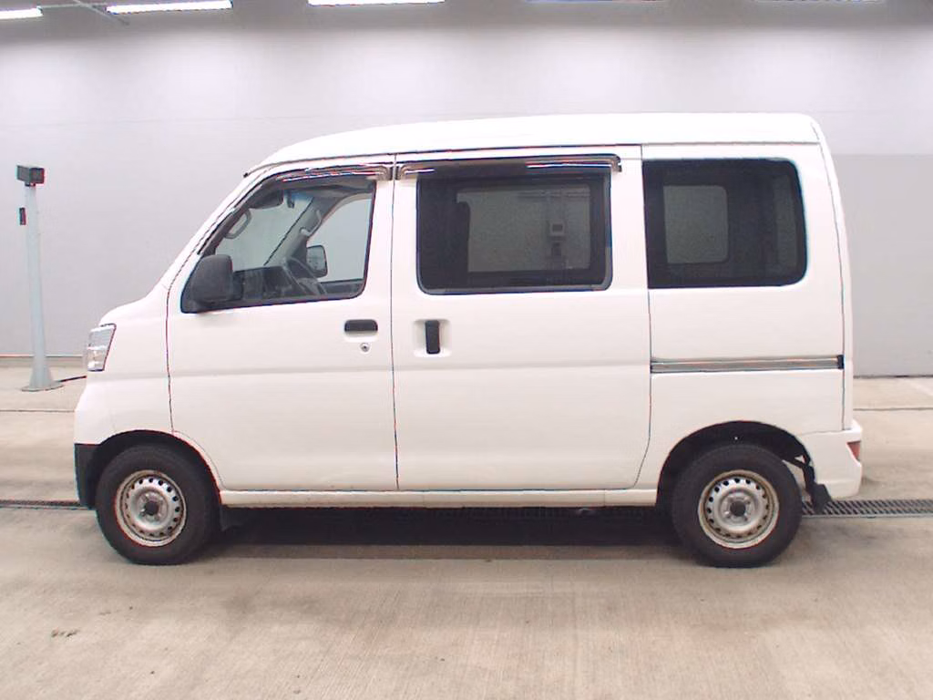 TOYOTA PIXIS VAN