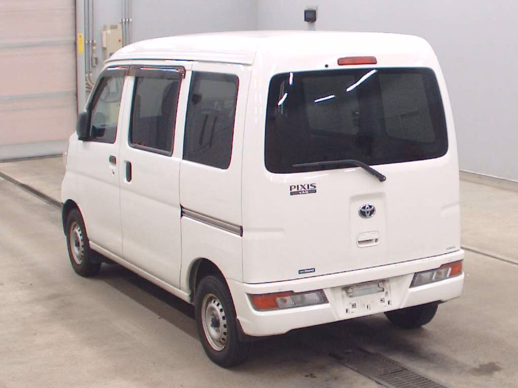 TOYOTA PIXIS VAN