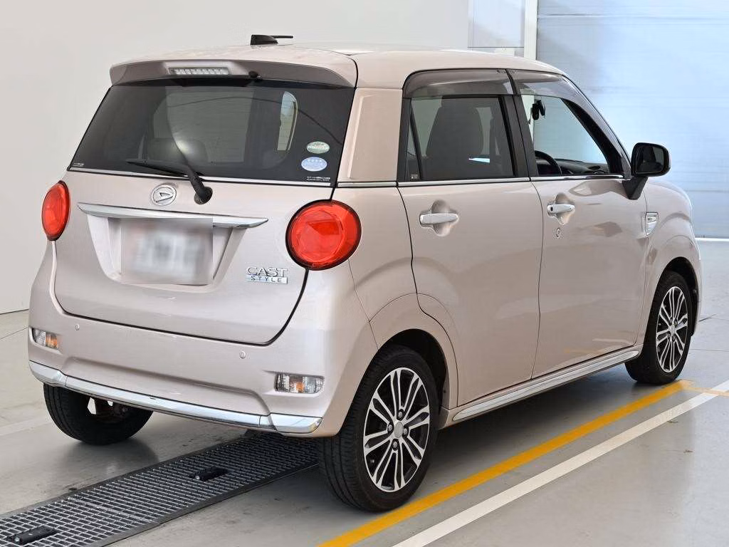 DAIHATSU CAST