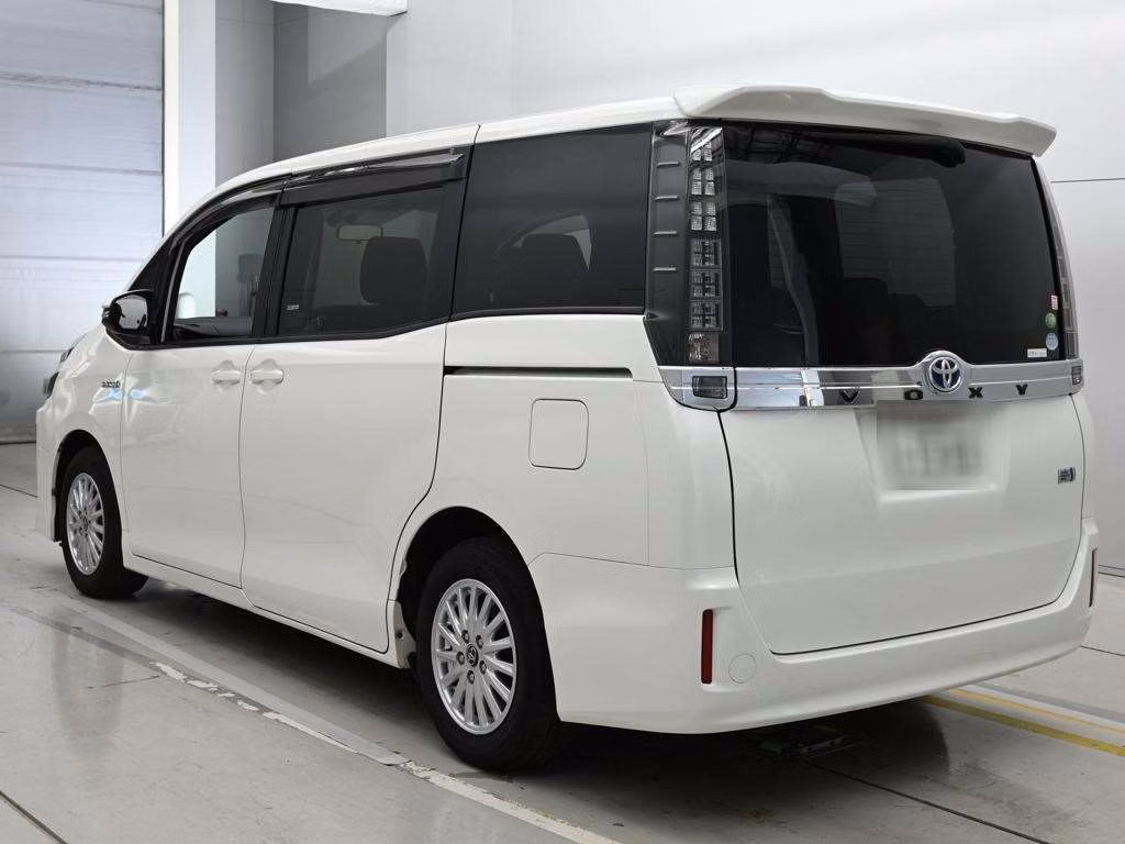 TOYOTA VOXY