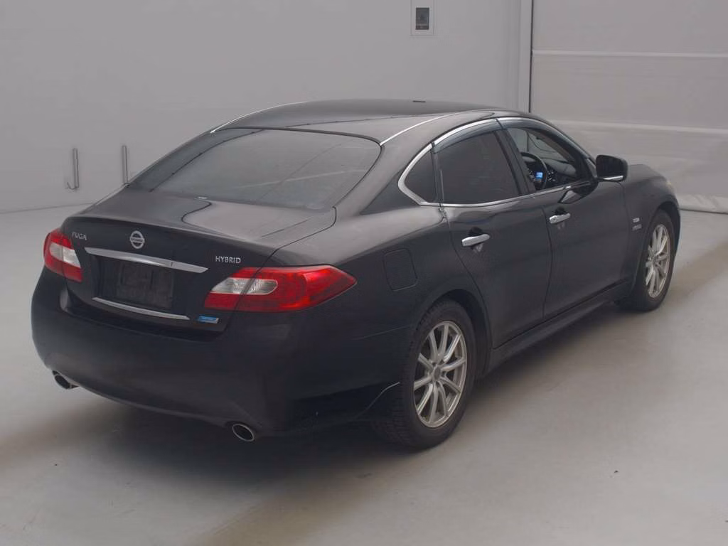 NISSAN FUGA