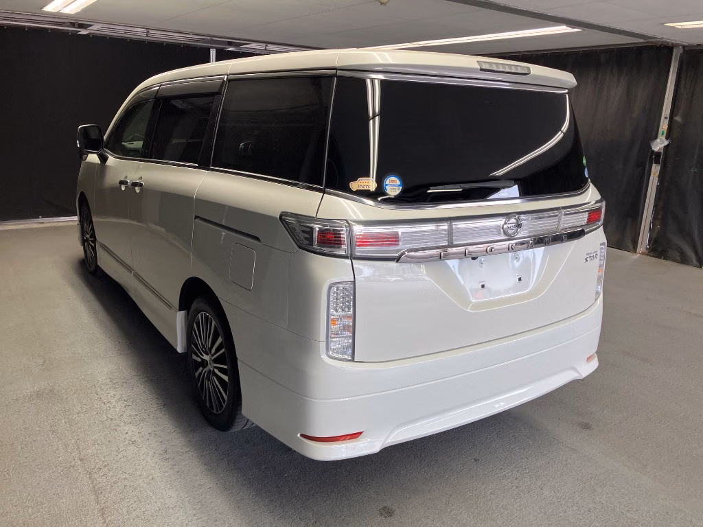 NISSAN ELGRAND