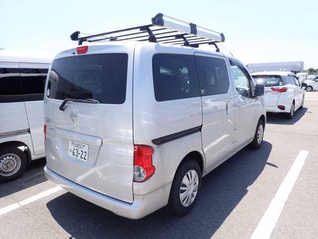 NISSAN NV200