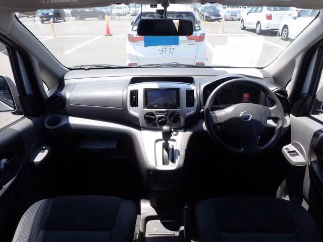 NISSAN NV200