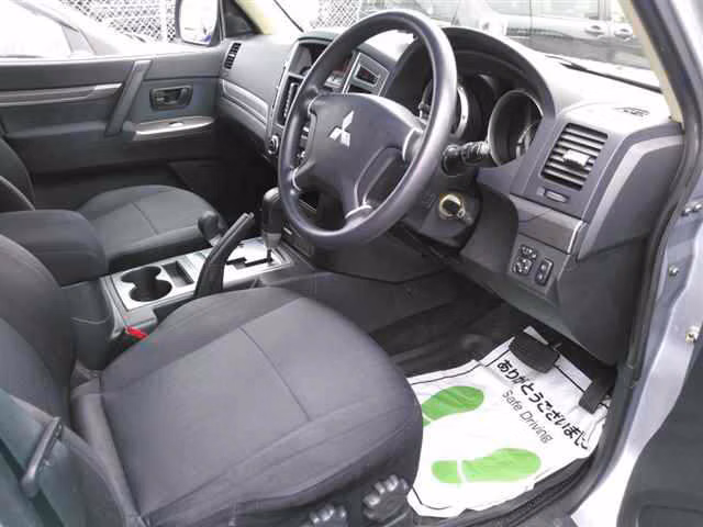 MITSUBISHI PAJERO
