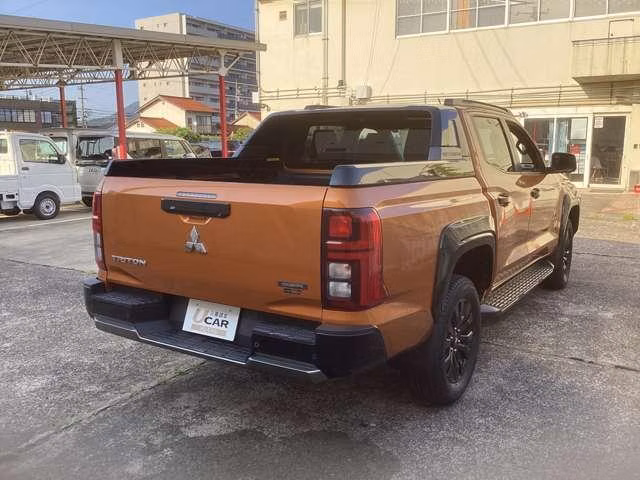 MITSUBISHI TRITON