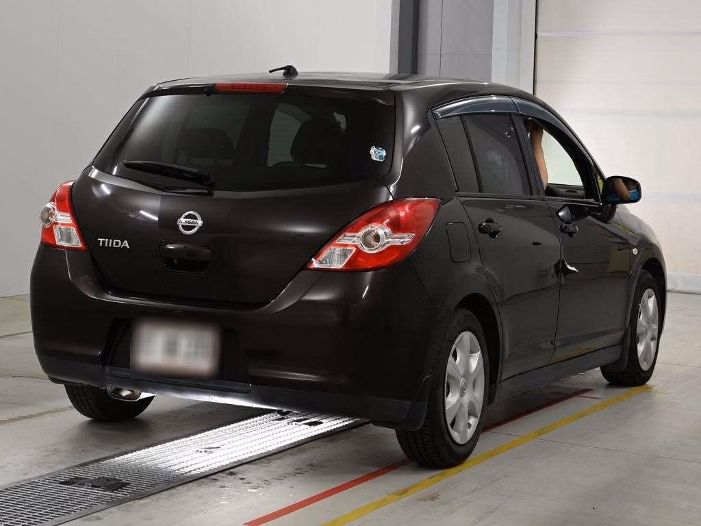 NISSAN TIIDA