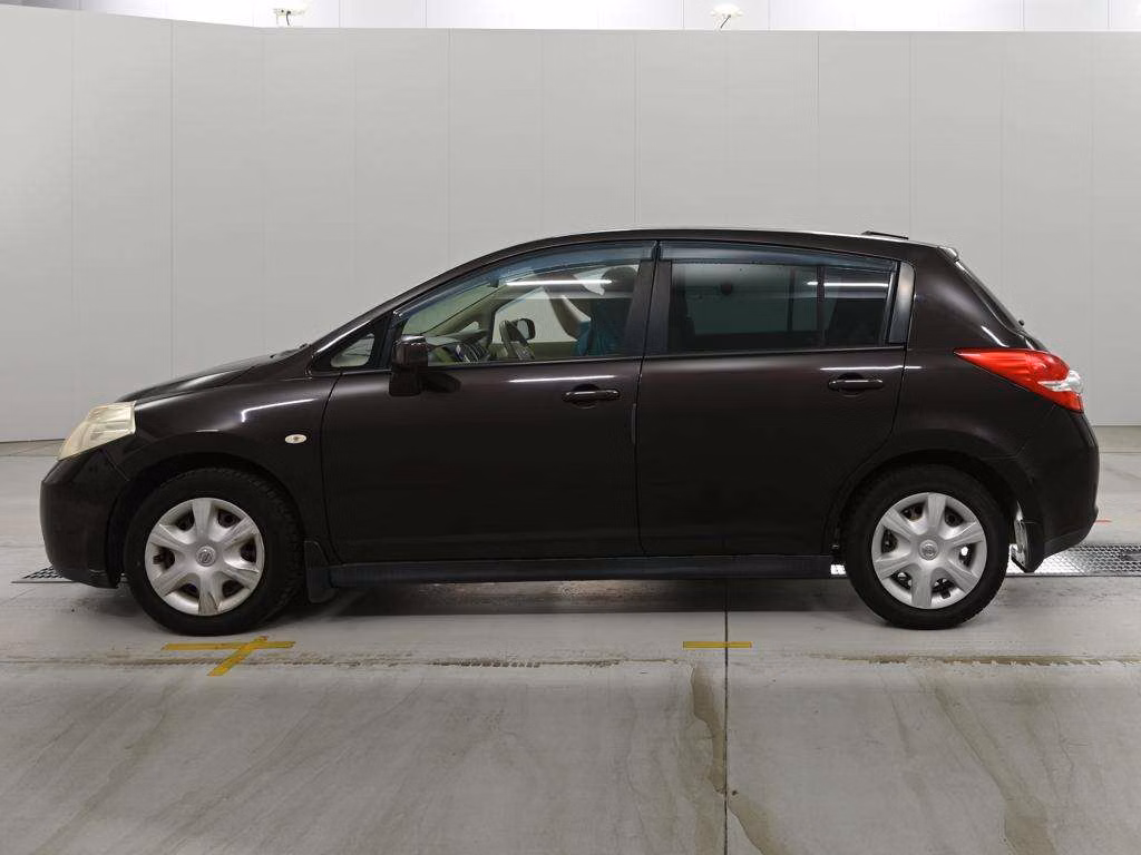 NISSAN TIIDA