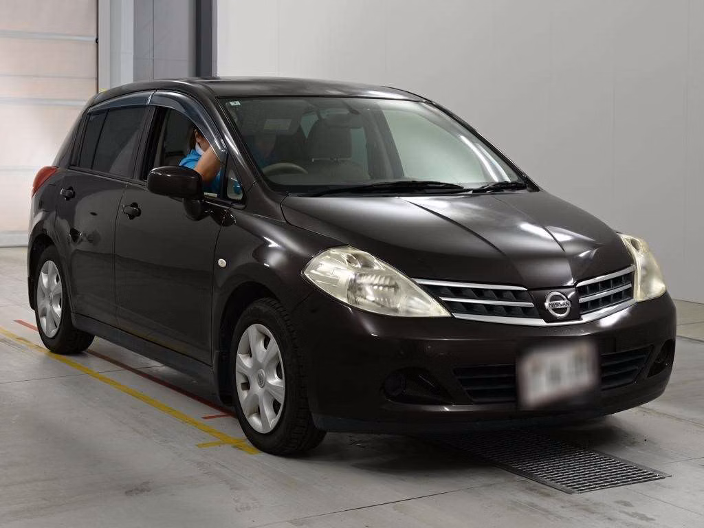 NISSAN TIIDA